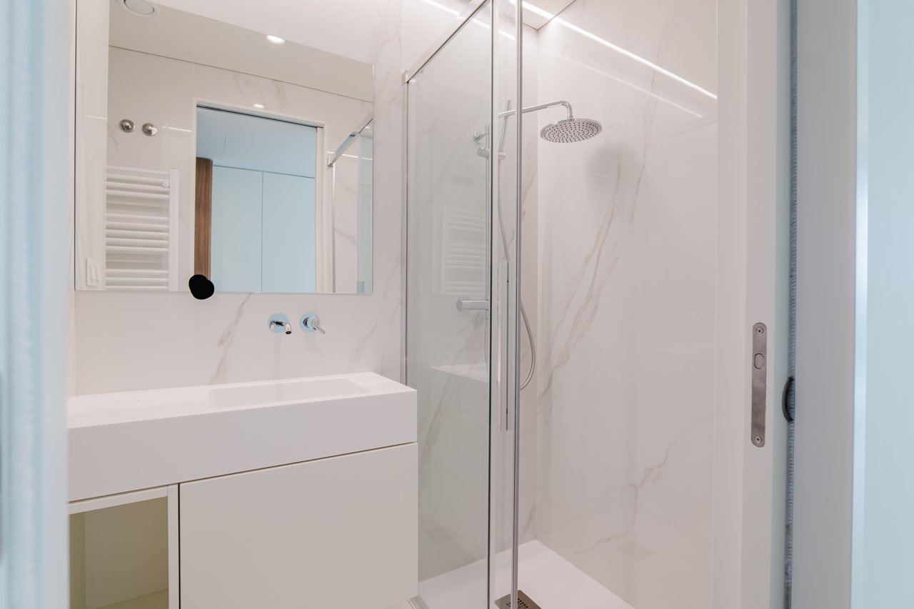 Luxurious 4-Bedroom Sea-View Apartment with Expansive Terrace and Parking in Vila Nova de Gaia