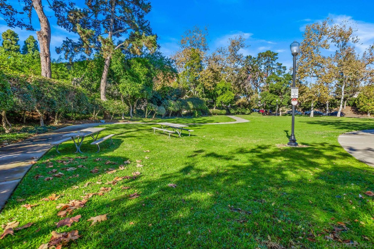 7779 Camino Glorita San Diego, CA 92122