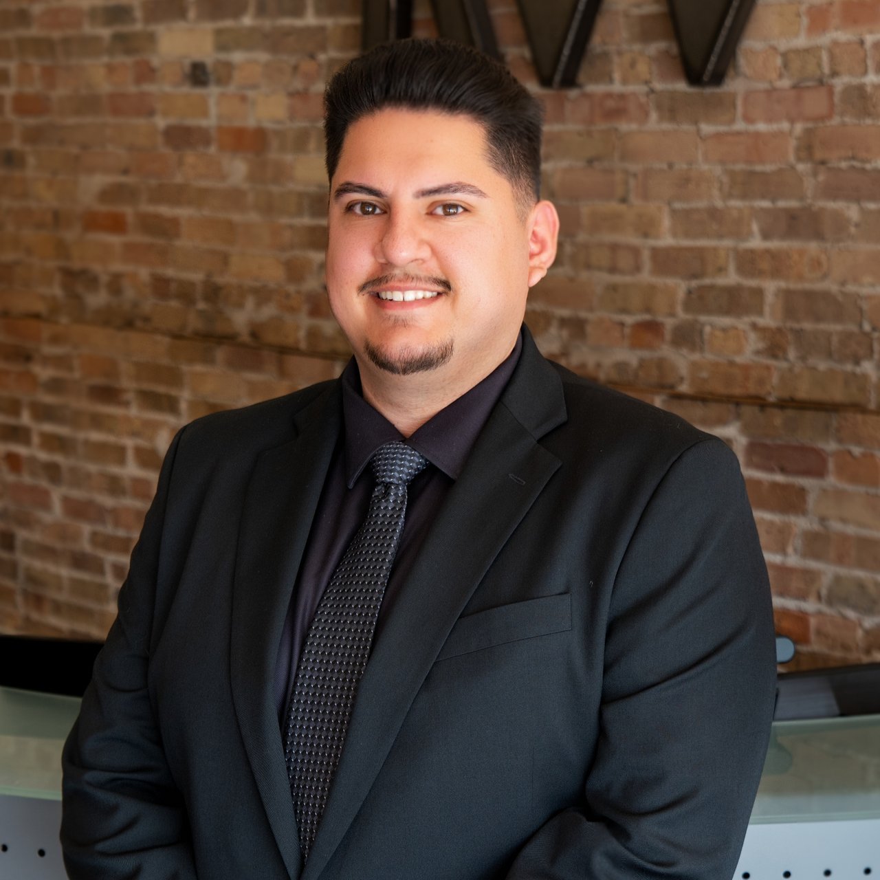 Ruben Gonzalez Downers Grove, IL Real Estate Agent Headshot