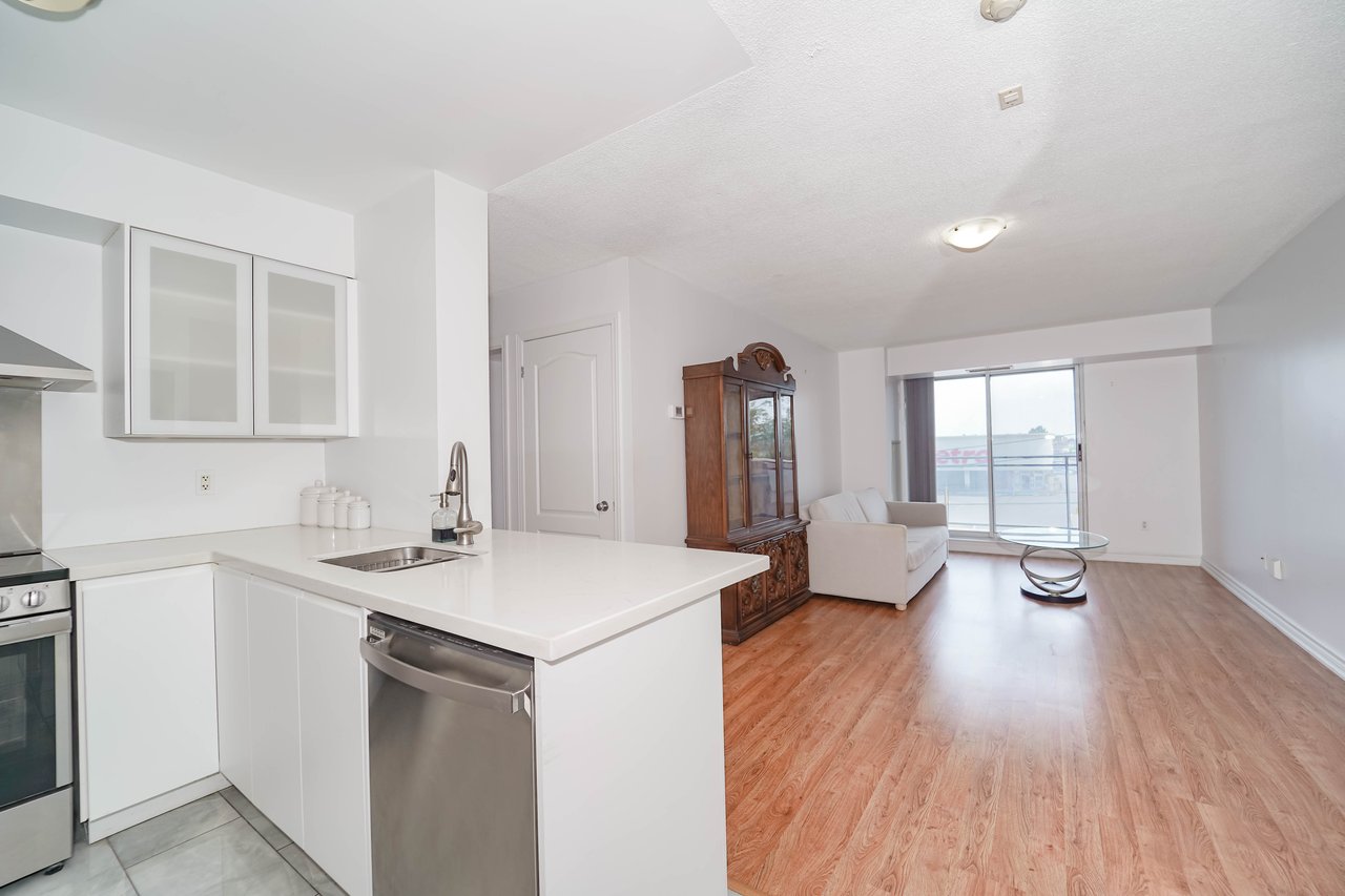 2772 Keele St 303