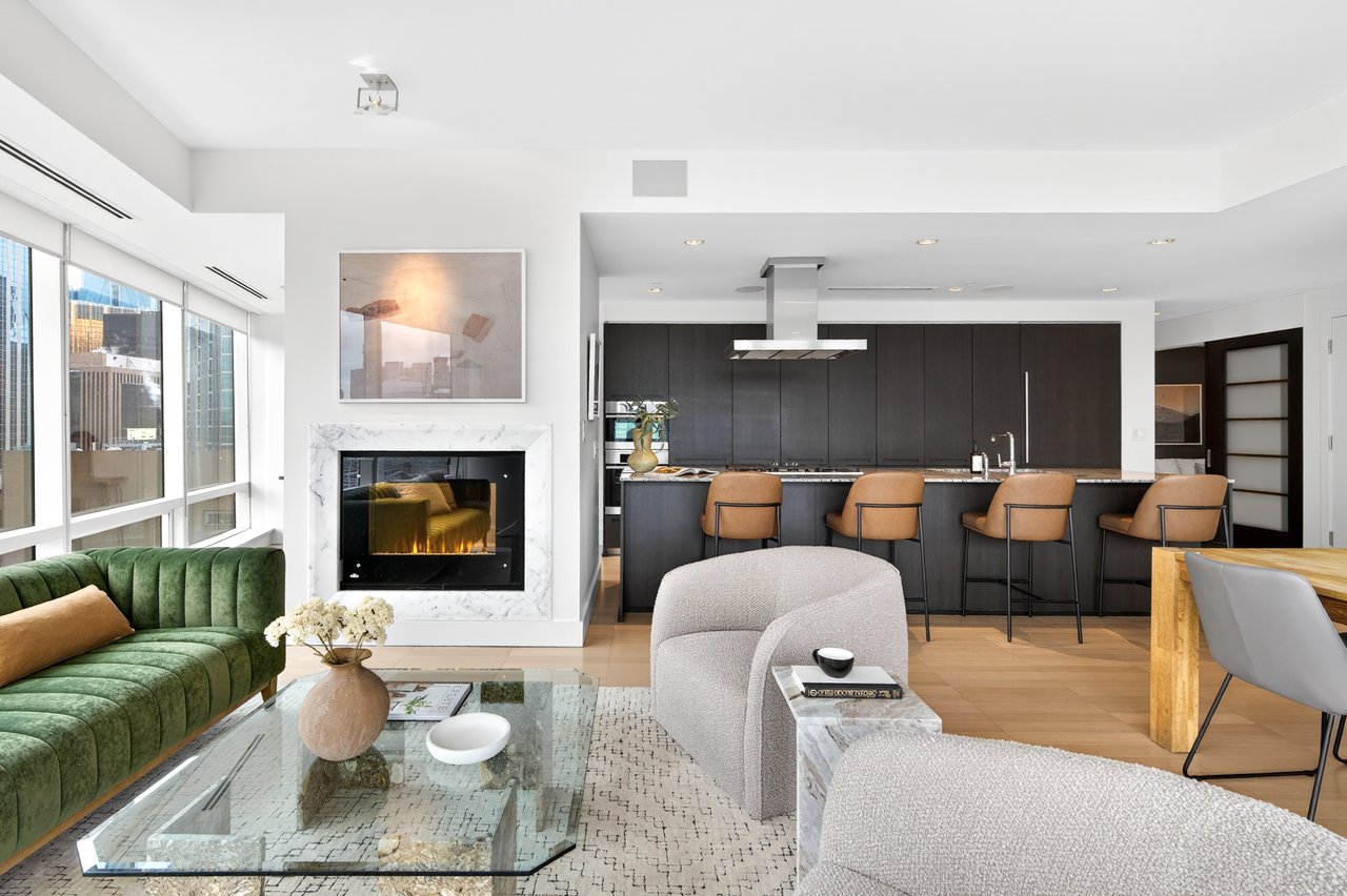 Suite 2806- 180 University Avenue