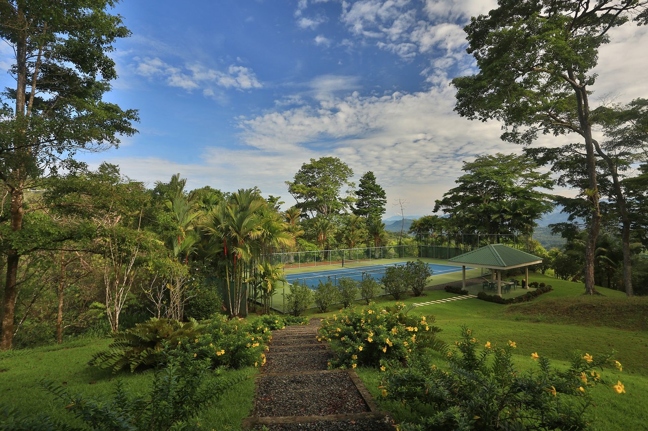 Casa Sanctuary ·  Luxury Jungle Villa · Whale Tail View