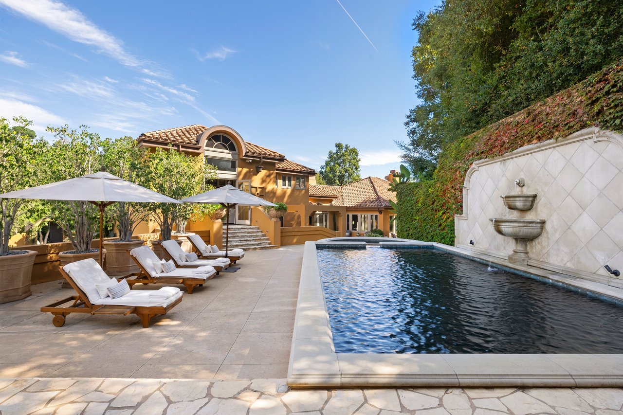 2719 Benedict Canyon Drive