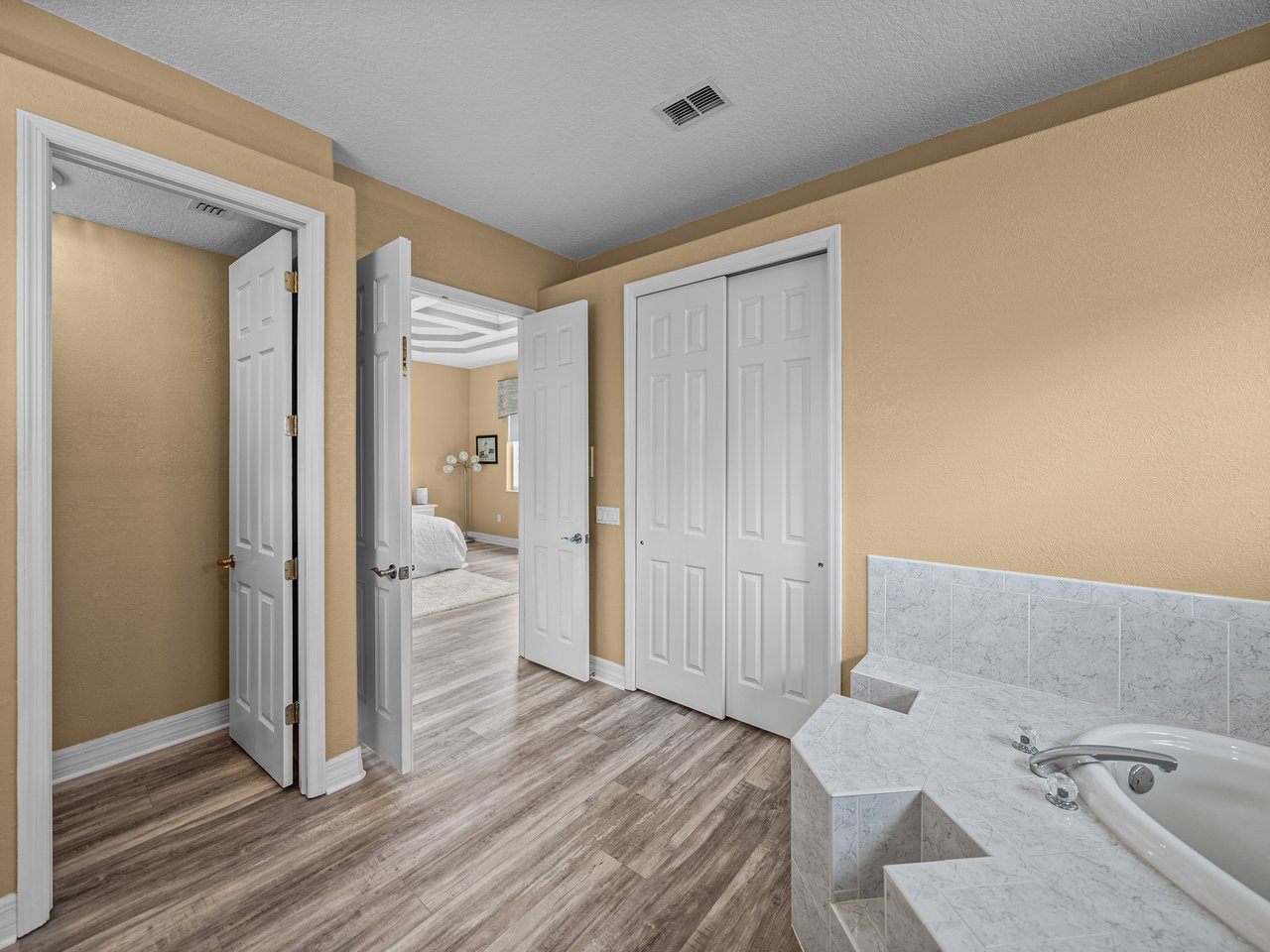 12413 WOODLANDS CIR