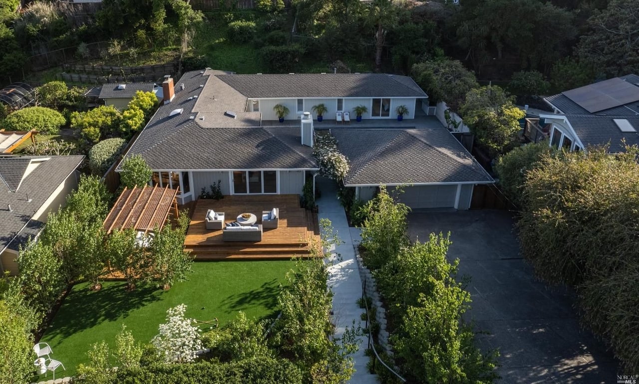 111 Kinross Dr