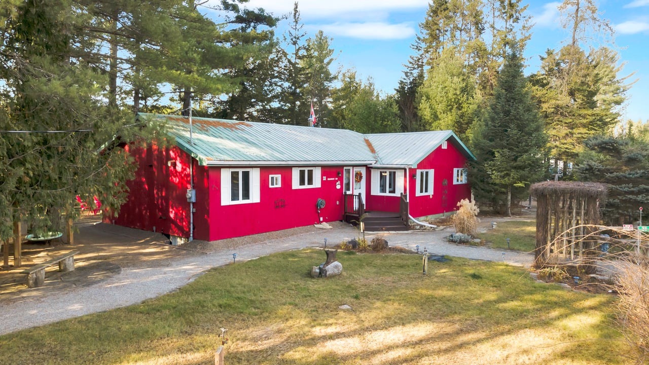 FOR SALE: 21 SPARROW RD, KAWARTHA LAKES | $870,000