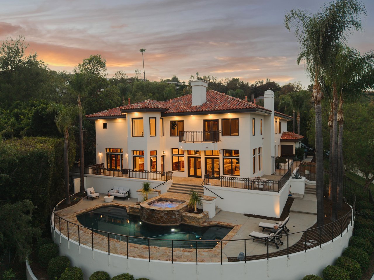 1805 Holly Tree Lane