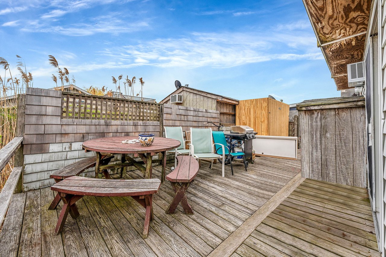 83 E Lighthouse Walk