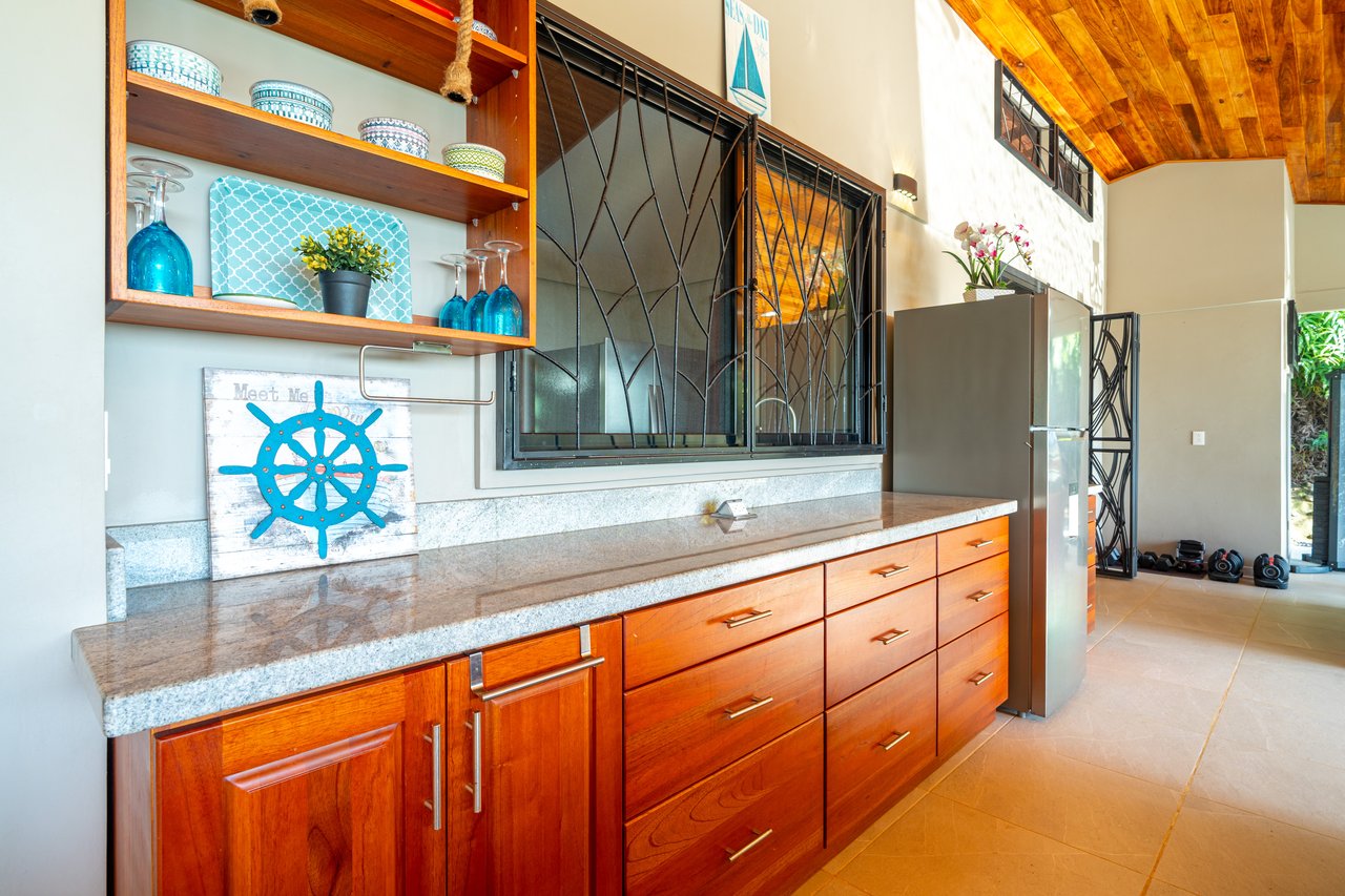 Casa Sea Breeze- Spectacular Ocean-View Home and Guest Villa in Prime Ojochal Location