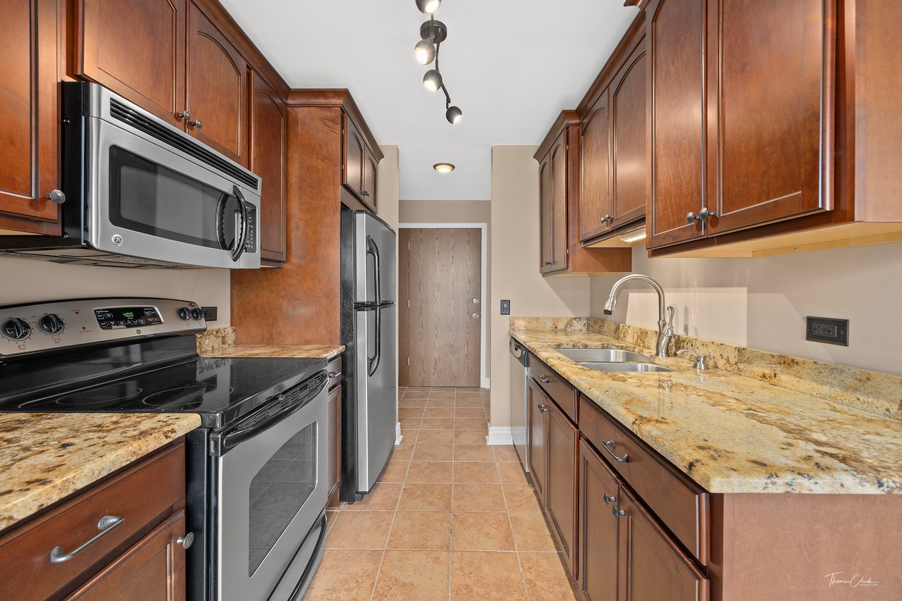 5950 OAKWOOD Drive Unit: 1D