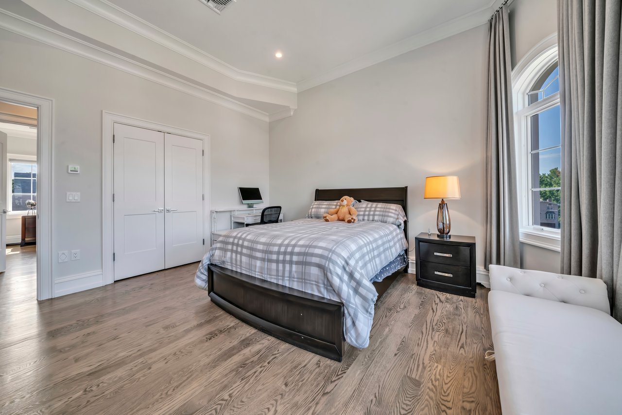 214 Forest Road