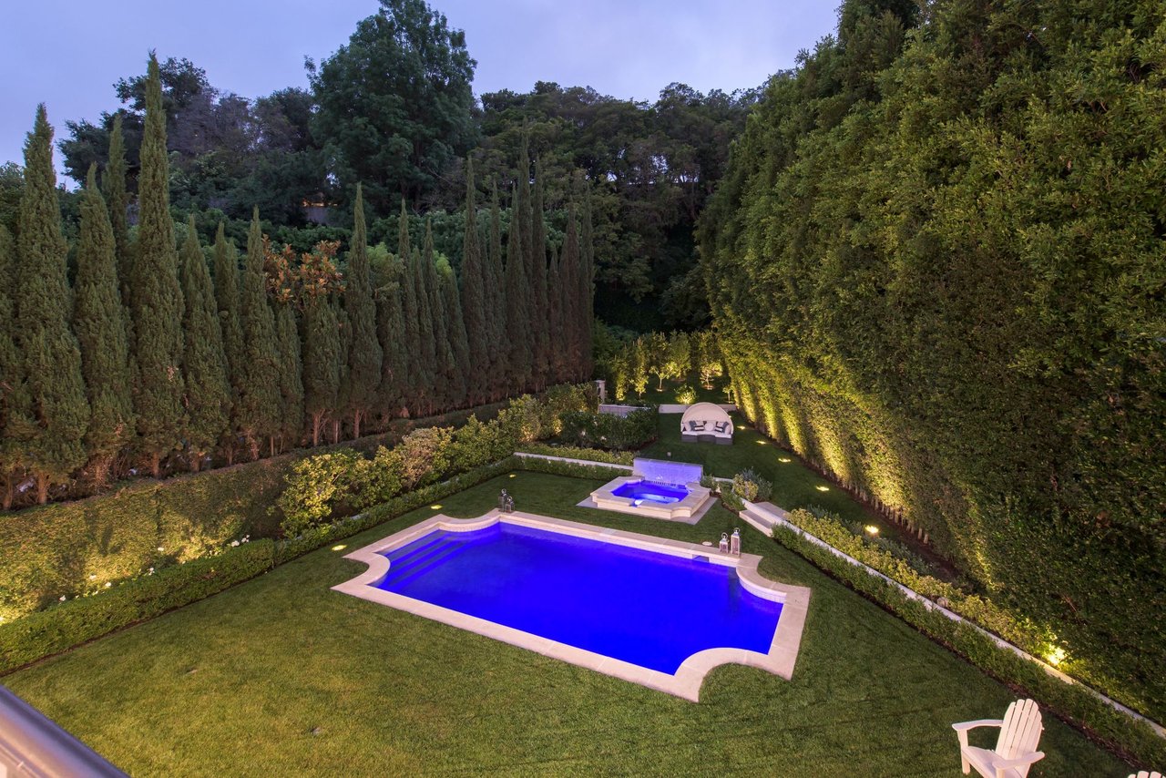1275 Benedict Canyon Dr