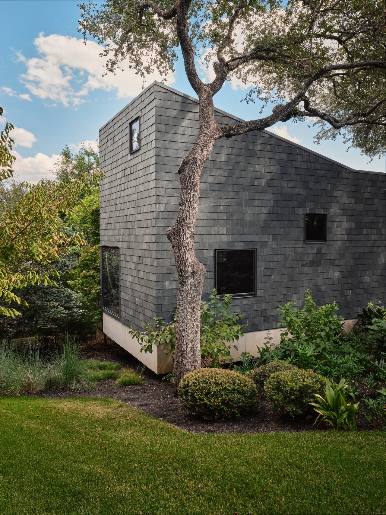 STRATFORD HILLS ARCHITECTURAL LANDMARK