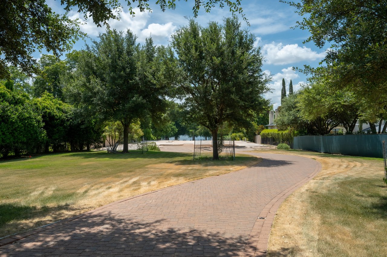 2611 Westlake Drive 