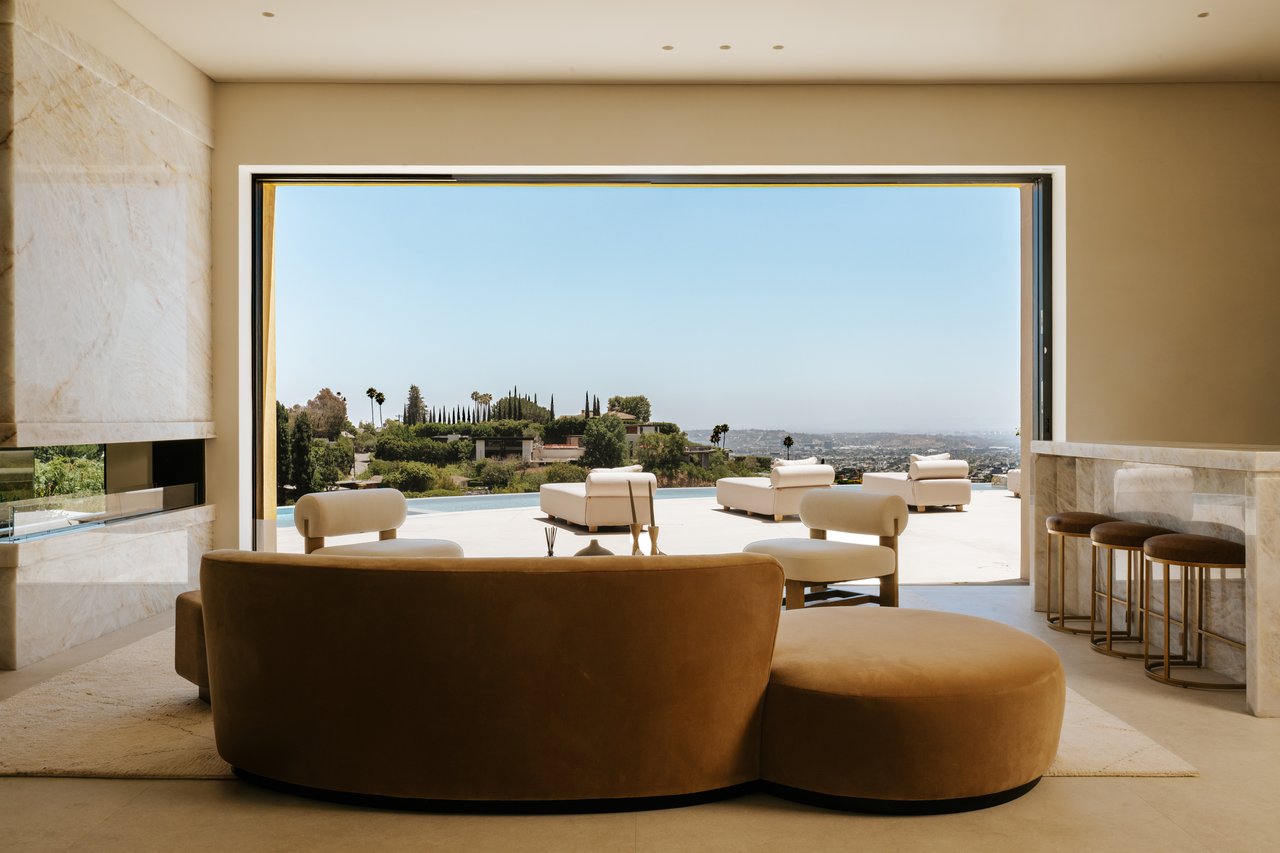 9262 Thrush Way, Hollywood Hills