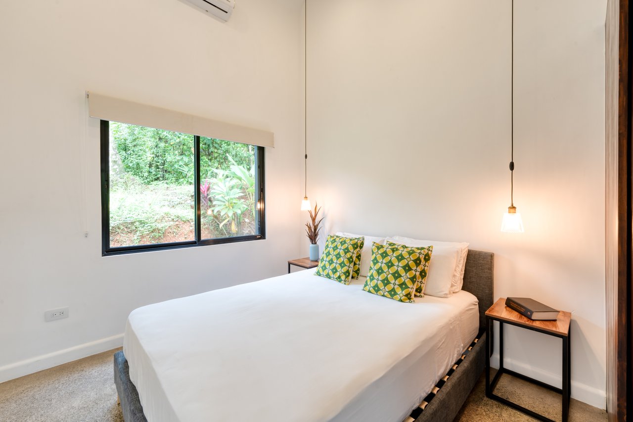 Modern Eco Villa in Central Uvita Only 5 Minutes from Surf Beach