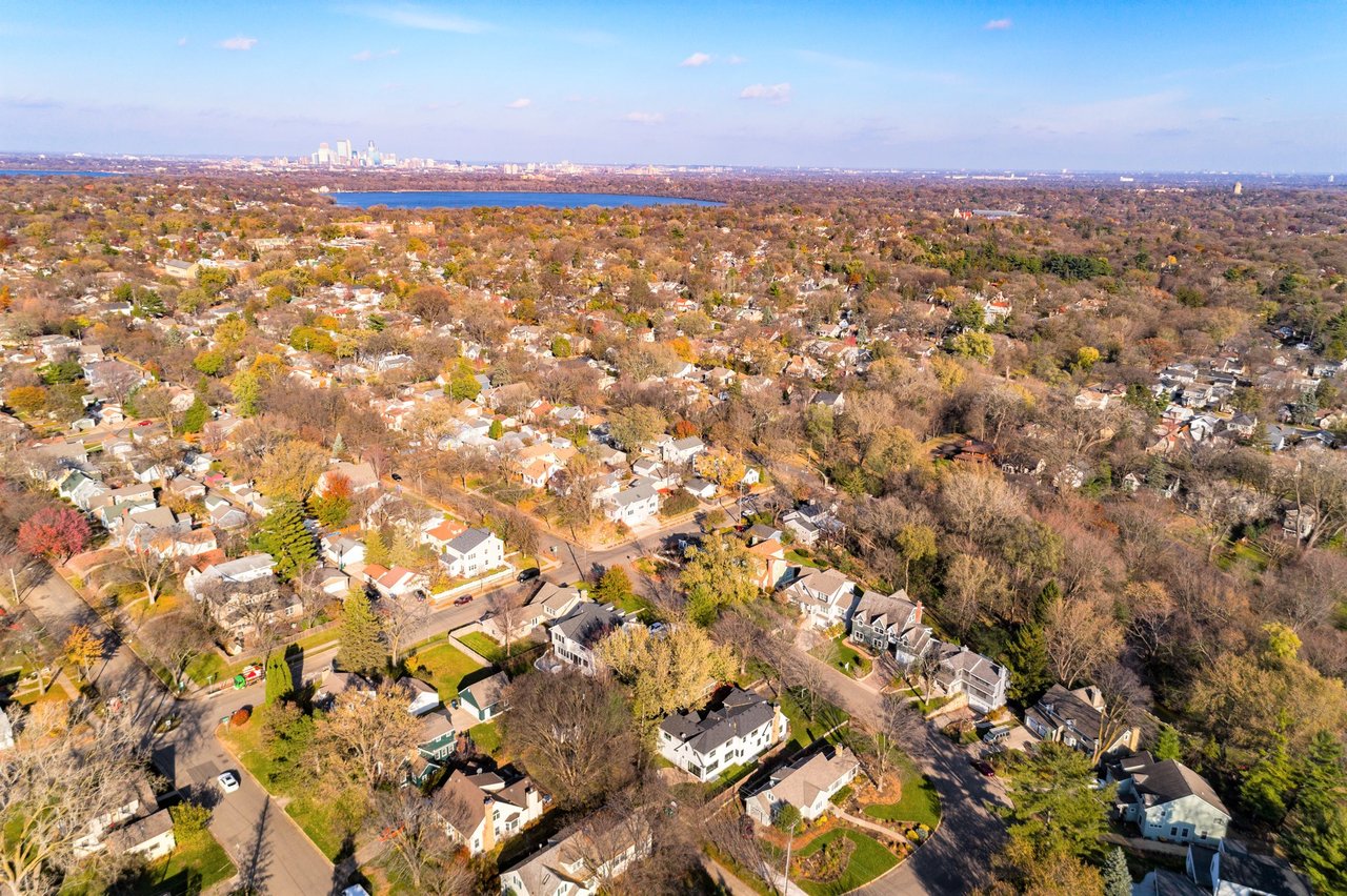 Charming, Luxurious Cape Cod, Walkable to 50th & France