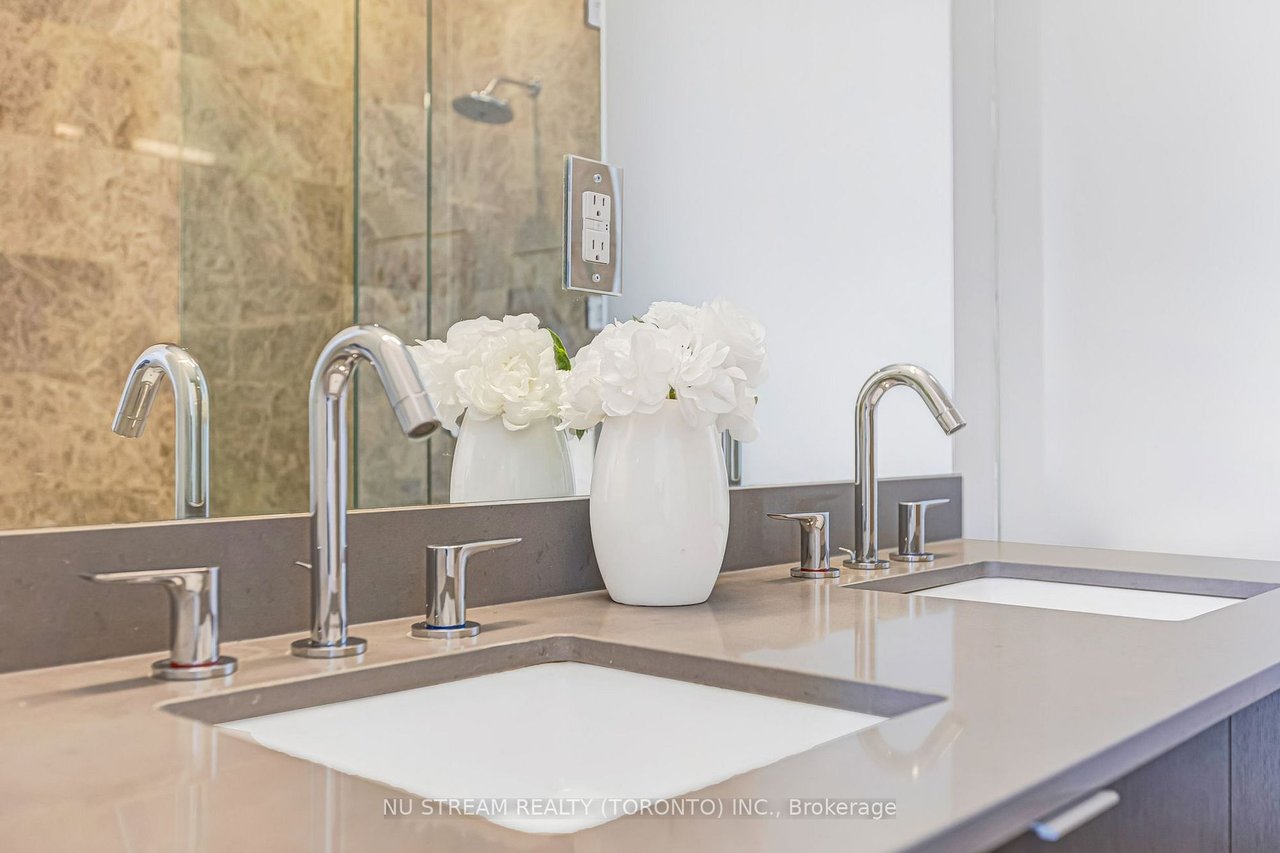 ICONIC LIVING AT 100 HARBOUR ST