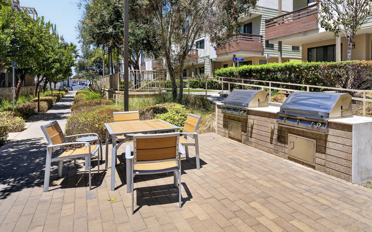 1687 Grand View