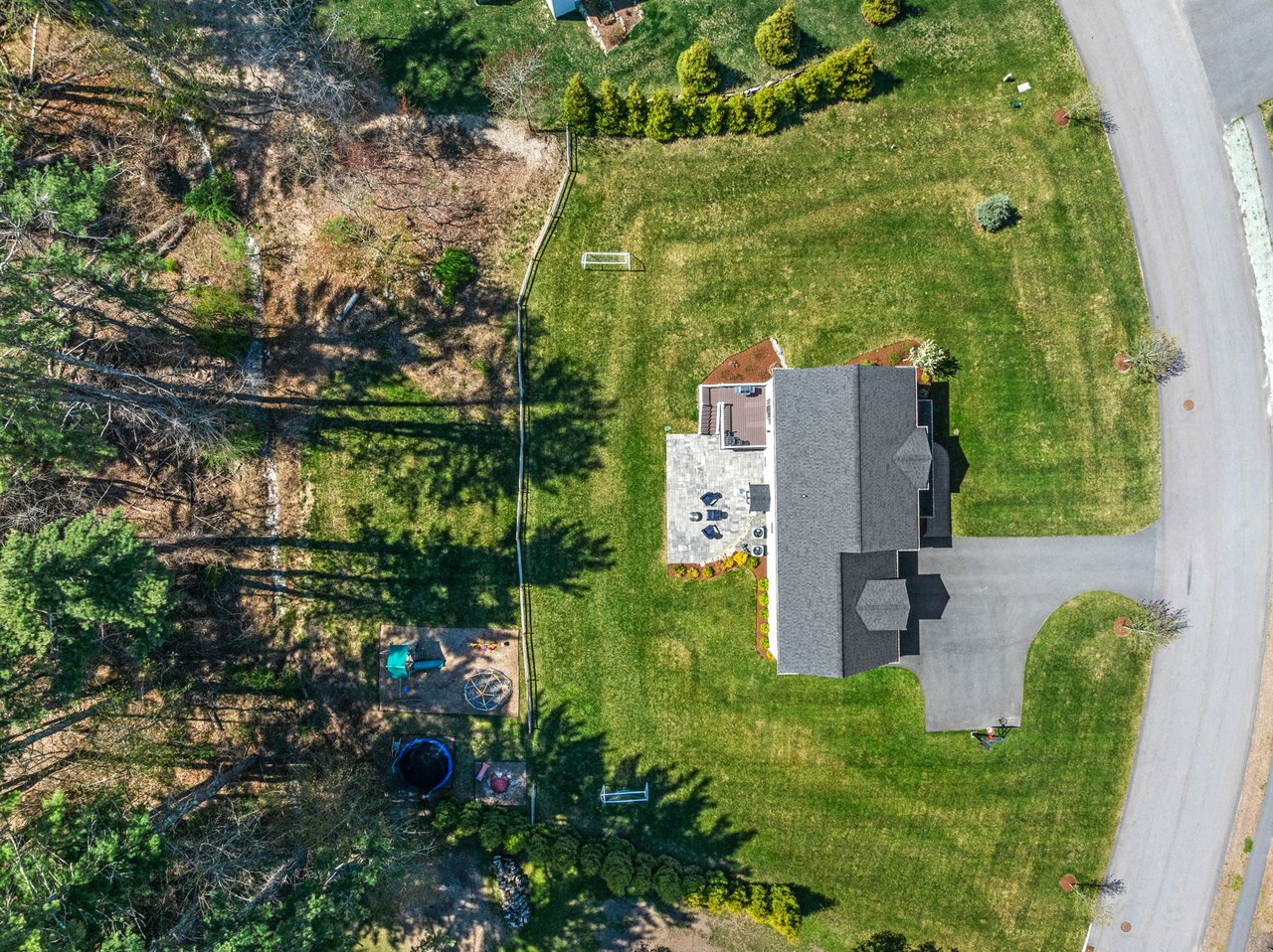 11 Lisa Ln Pembroke, MA 02359