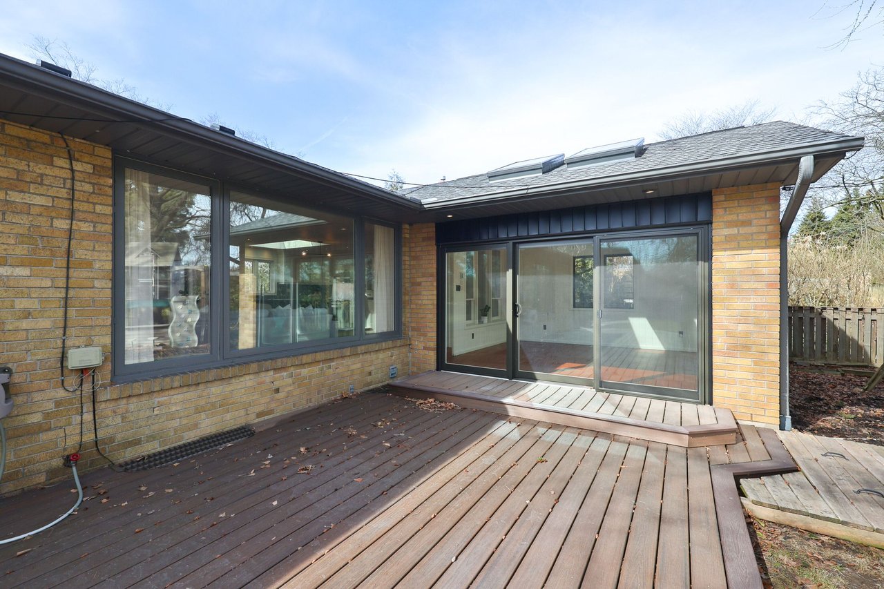 1439 Larchview Trail