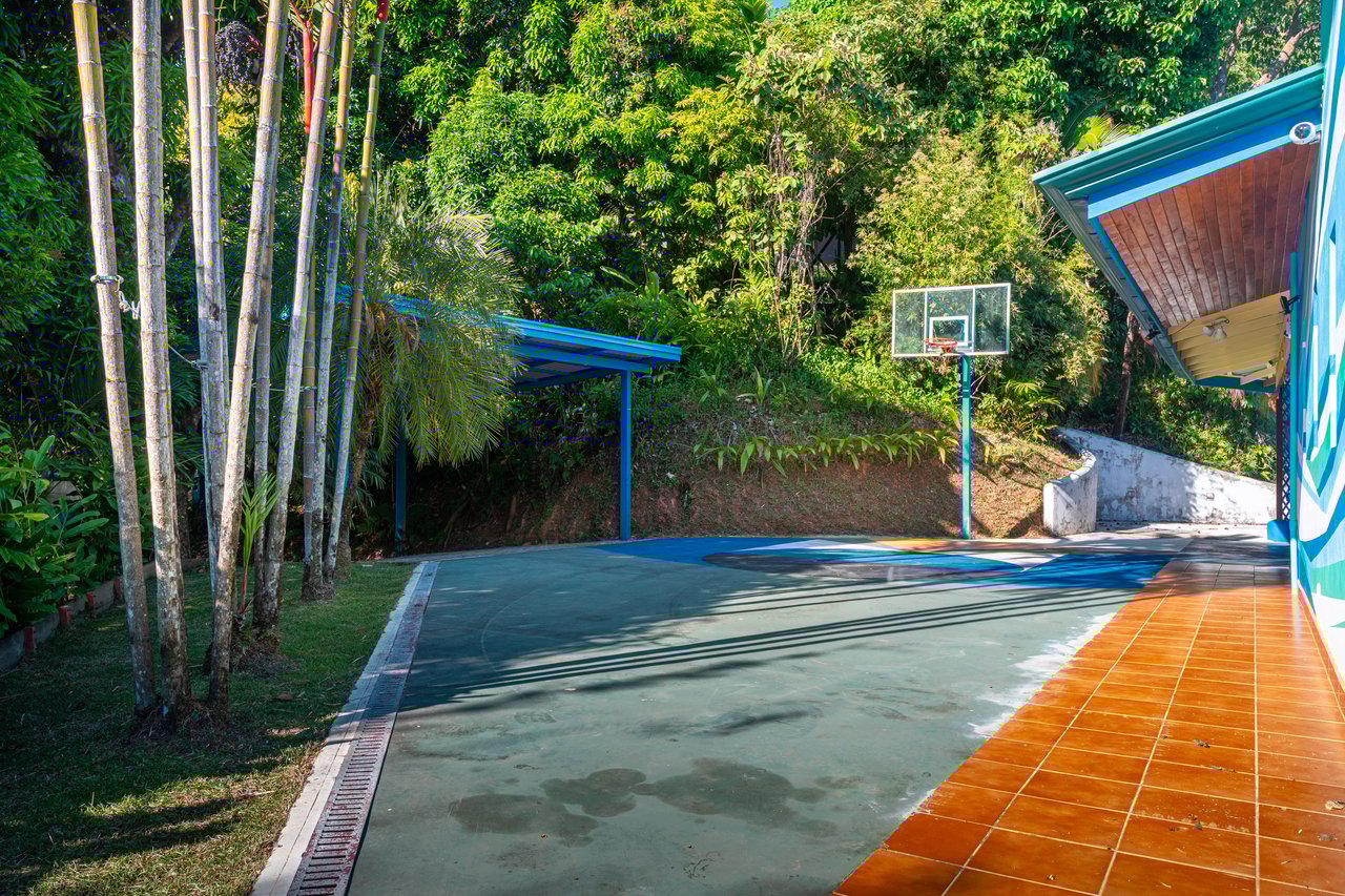 Casa Vista Harmonia, Legendary Ocean Views and Sustainable Living!