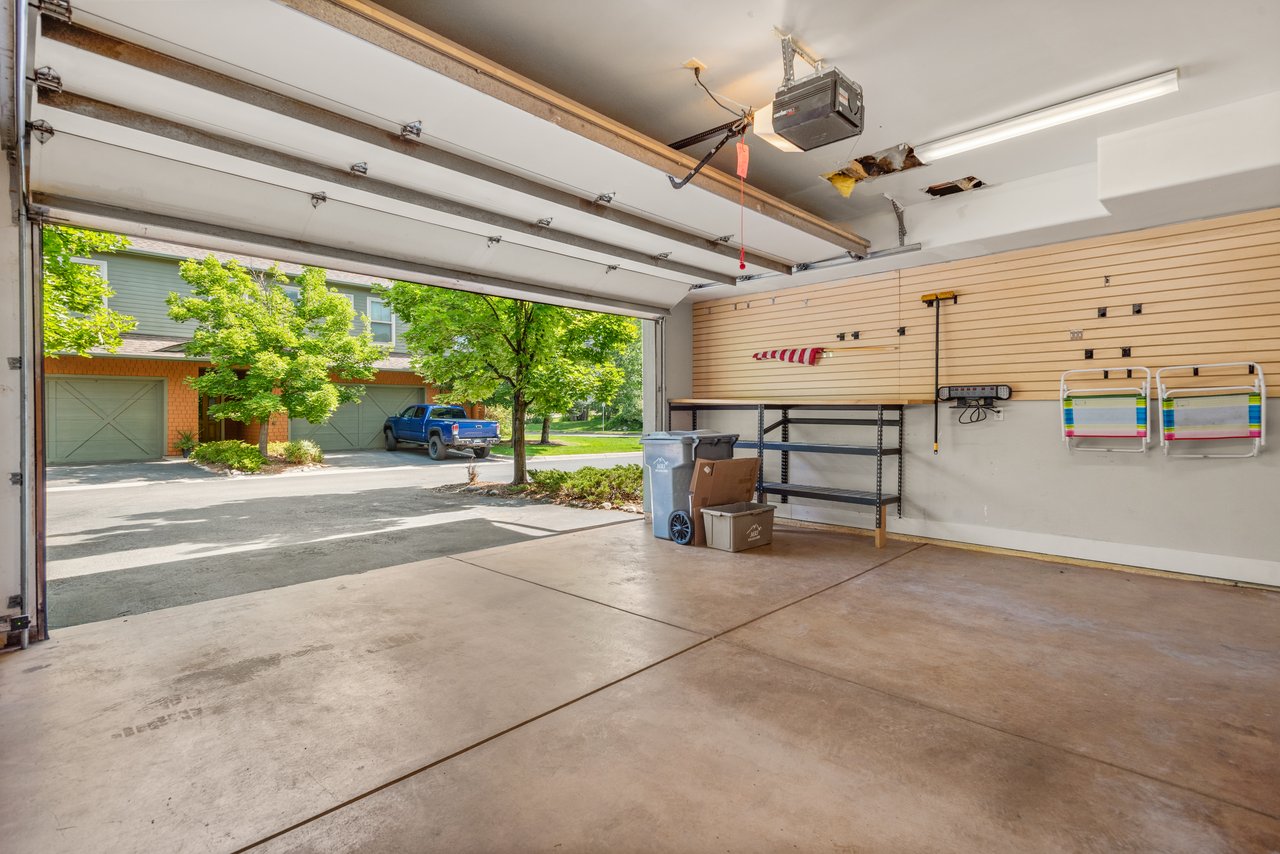Warm & Inviting Willits Townhome