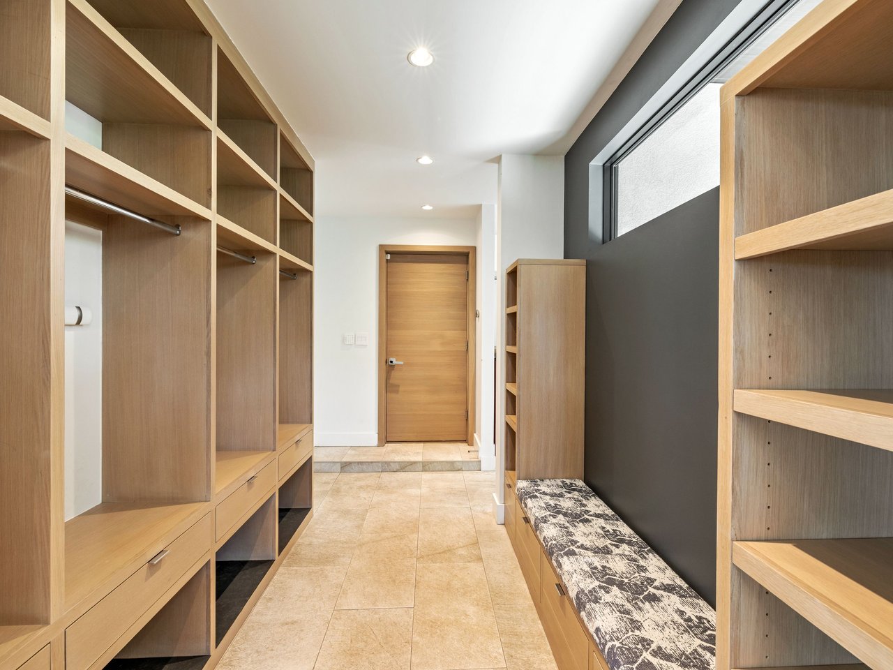 4380 June Point, Avon