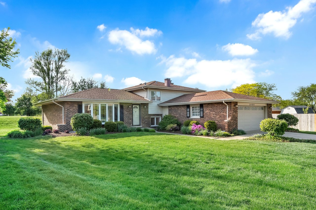 3069 Hillside Ct, Darien
