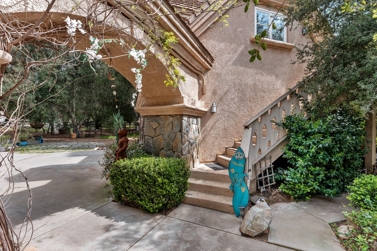 39455 Avenida La Cresta