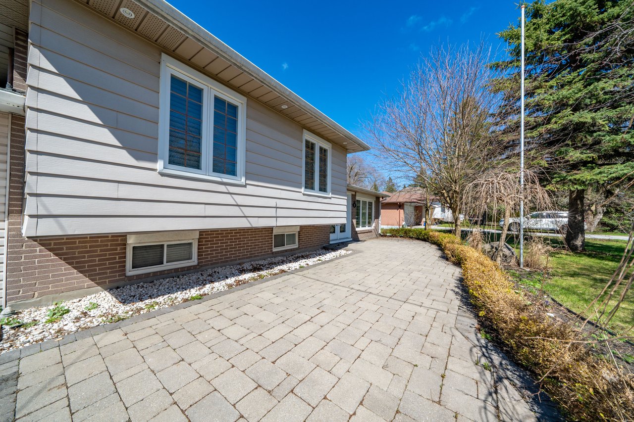 28 Lakeland Crescent