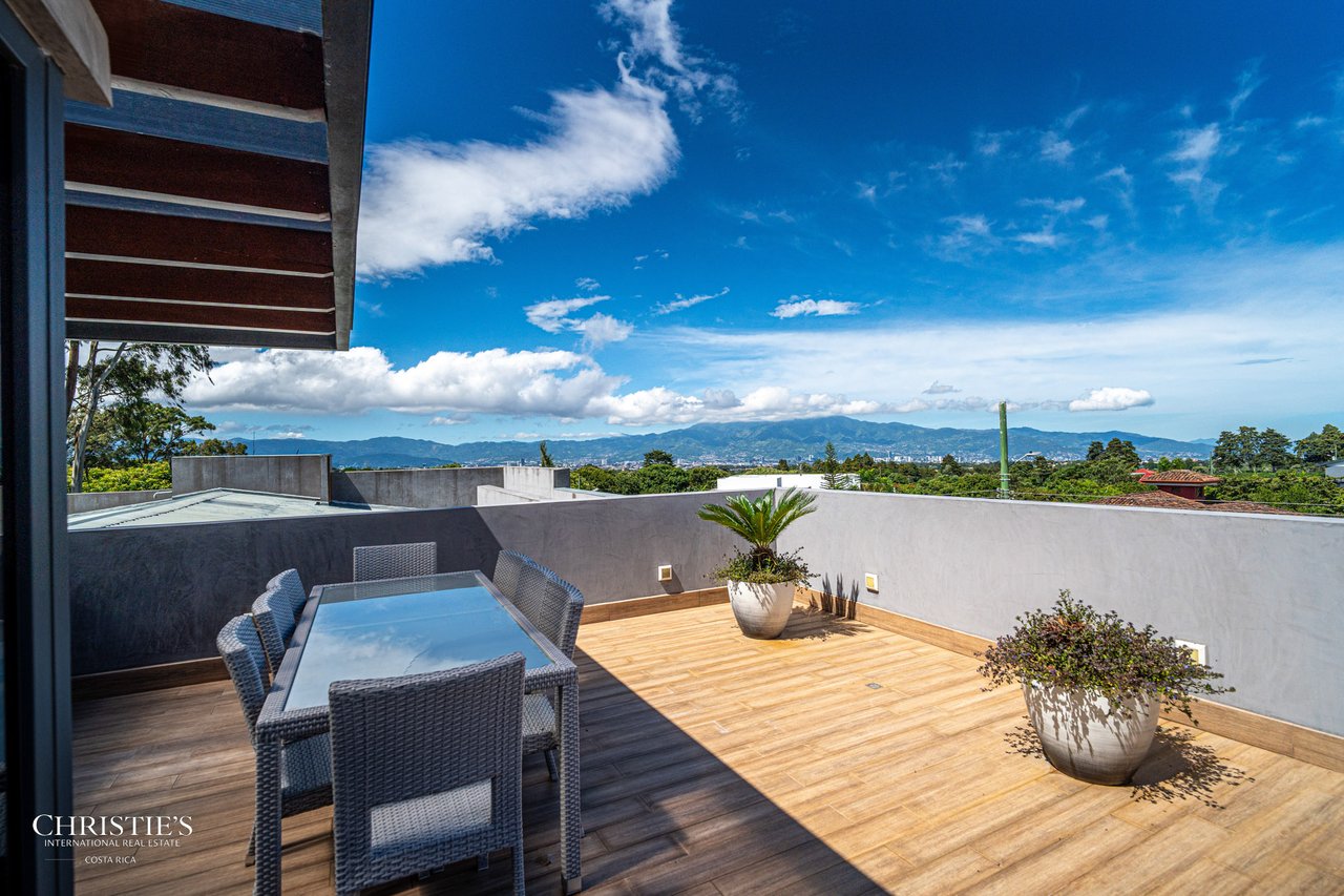 Modern Elegance with Panoramic Views – Exclusive Las Gemas Residence