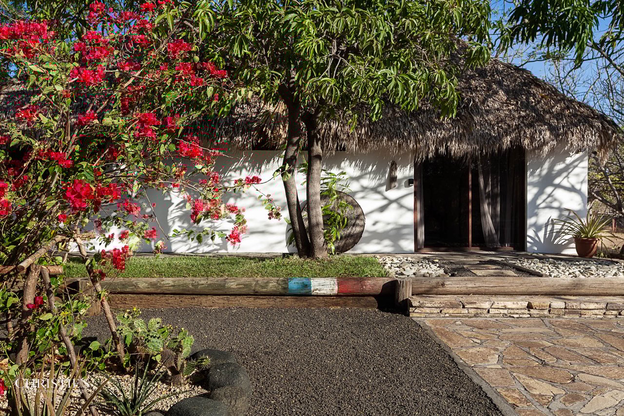 Mandla Boutique Coastal Retreat with World-Class Surf