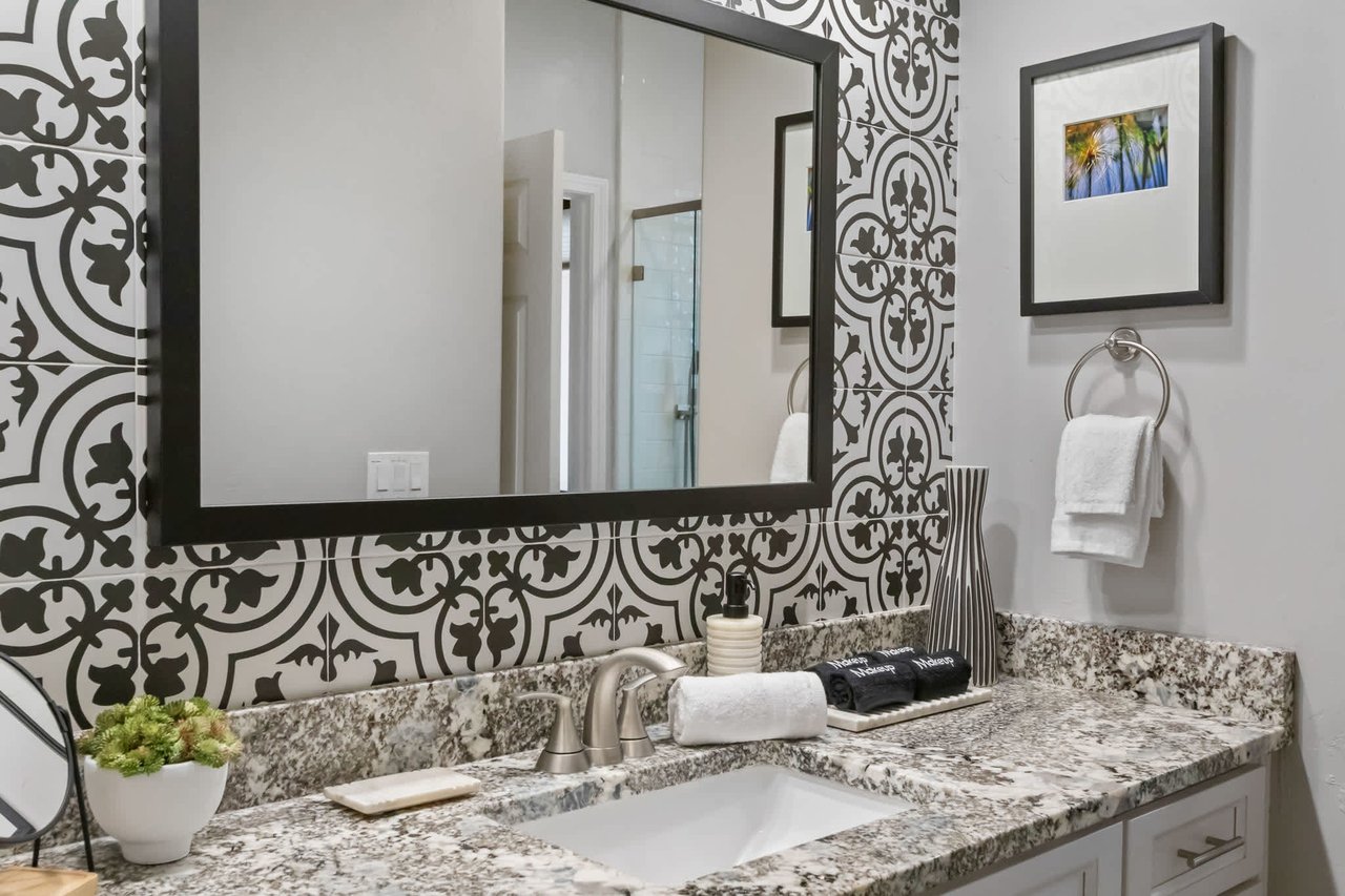 5 Bed, 3 Bath Uptown Sedona-Game Room-Sauna-Cold Plunge-Jacuzzi-Gym