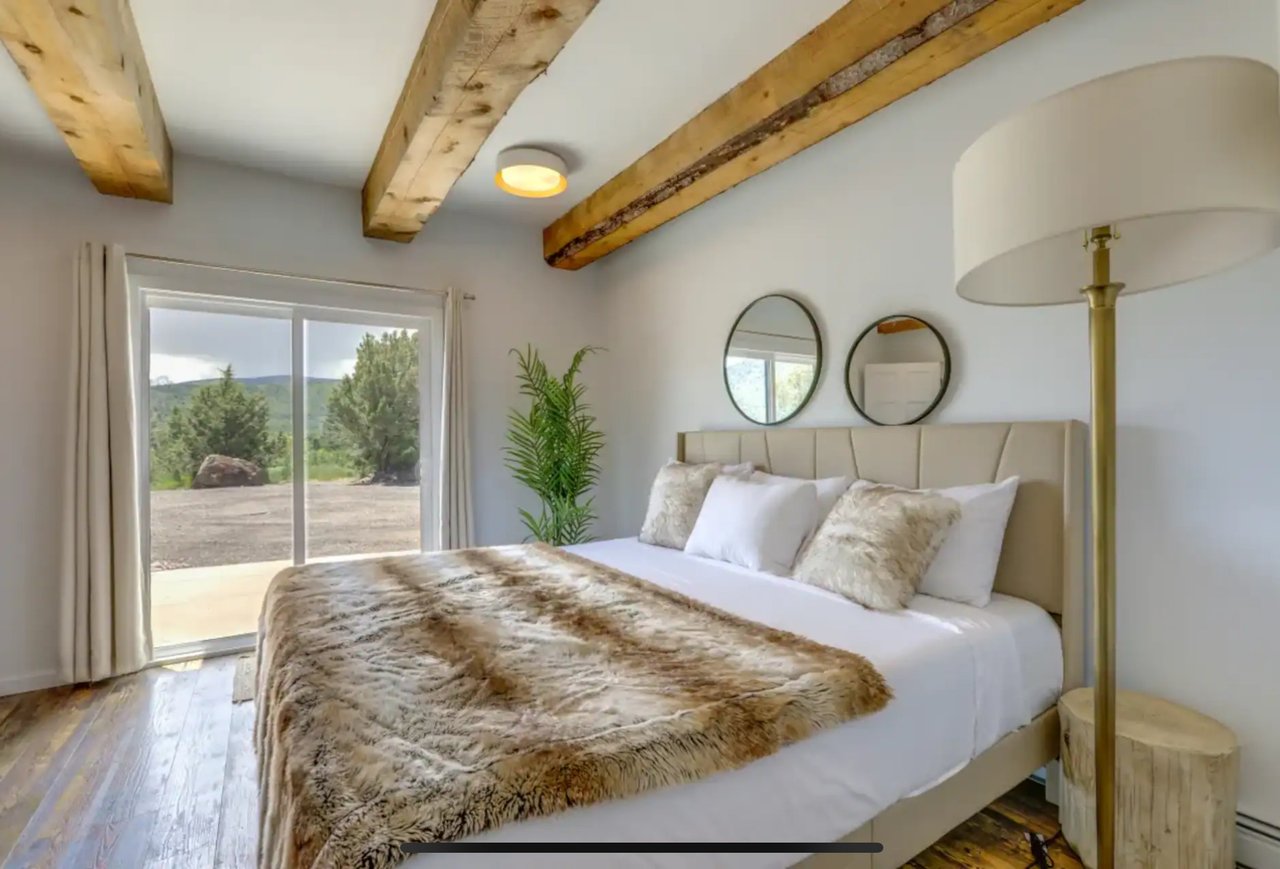 Spacious Mountain Retreat Nestled in Nature
