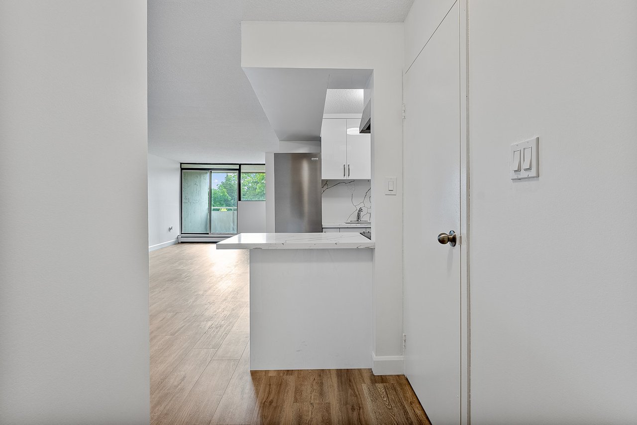 10330 Yonge Street W Unit: 404