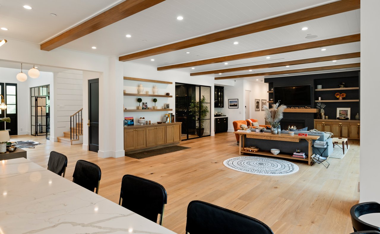 16101 Royal Mount