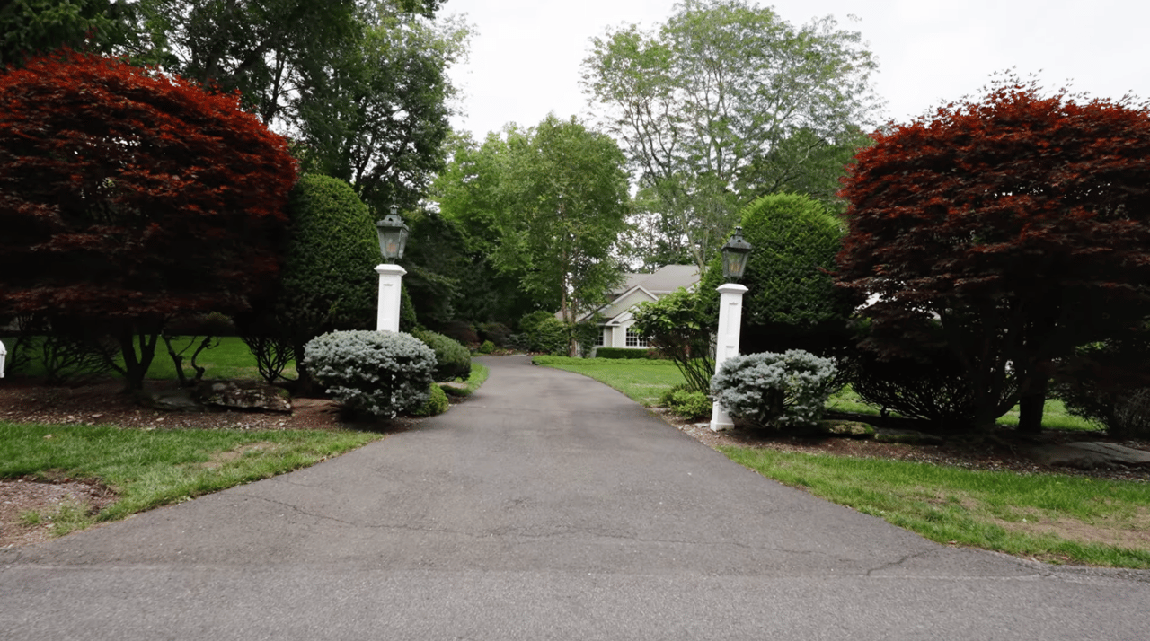 927 Old Mill Rd, Franklin Lakes, NJ 