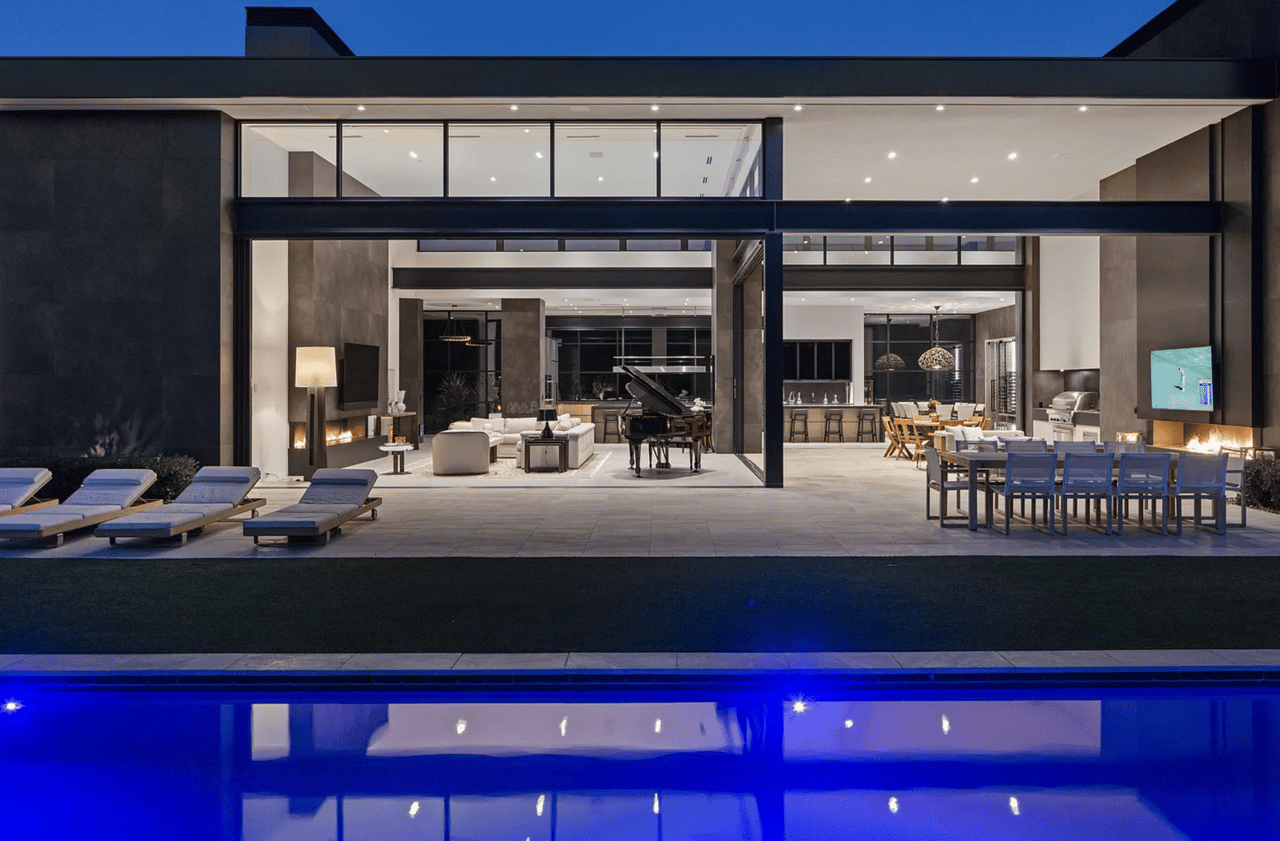 Luxury modern estate with resort like backyard in Paradise Valley Arizona