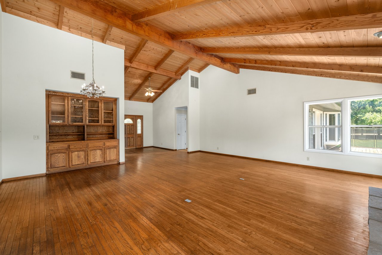 37797 Calle De Lobo