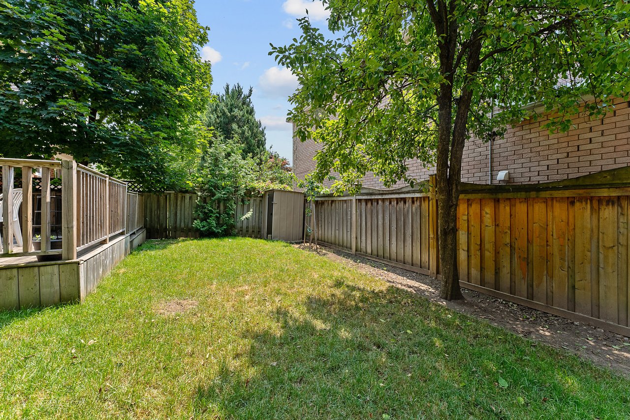 28 Thornway Ave