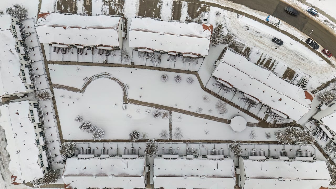 8910 Royal Oak Way NW