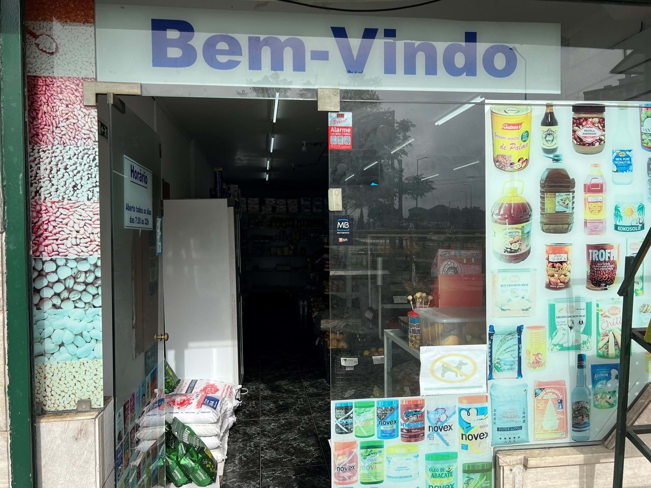 Prime Commercial Space Near Lisbon – Tenant in Place – 5% Annual Return