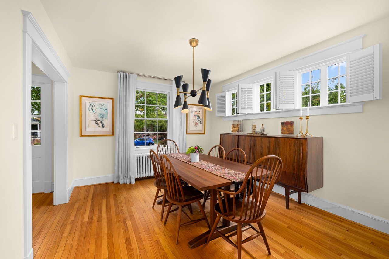 22 W OAK STREET