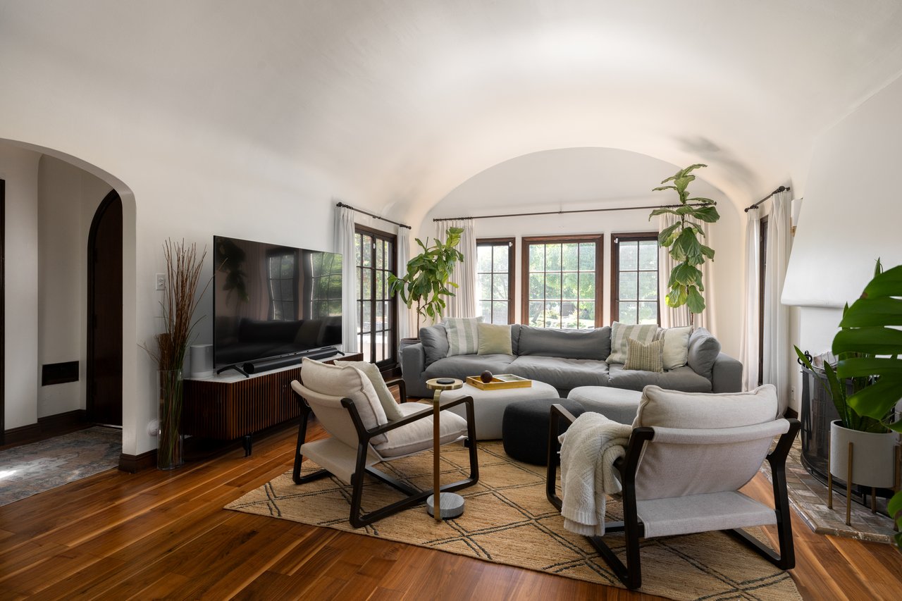 851 Masselin Ave, Miracle Mile