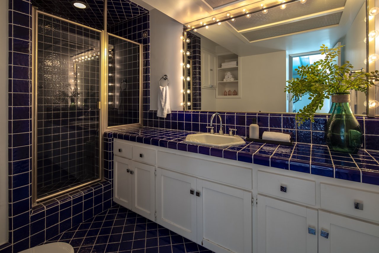 8595 Skyline Dr, Sunset Strip