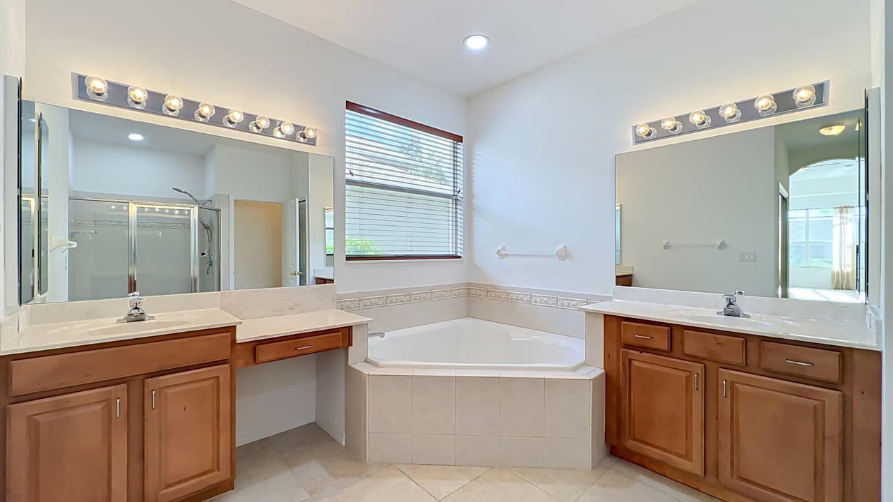 Orlando Vista Lakes 5-Bedroom 4-Bathroom Home and Lifestyle