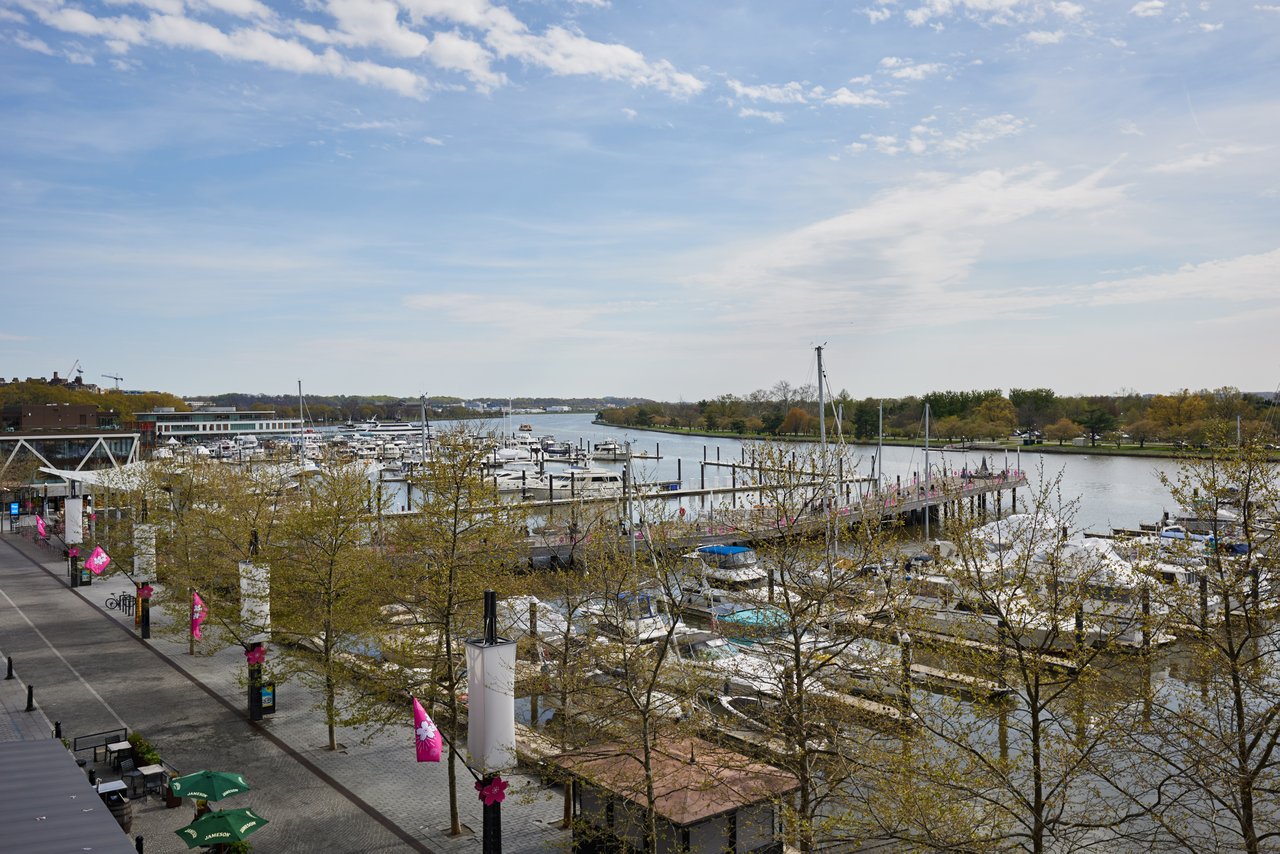 45 Sutton Square SW #306