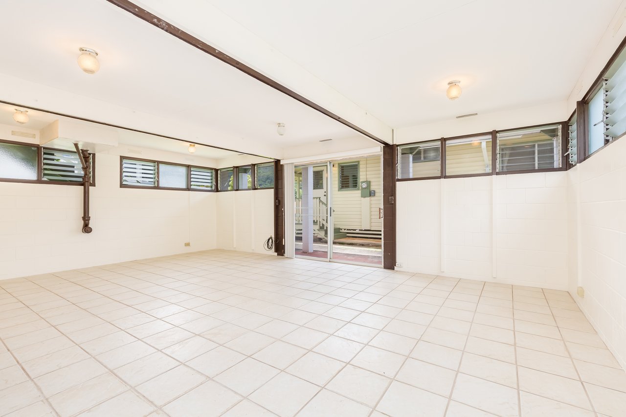 3313 Manoa Road