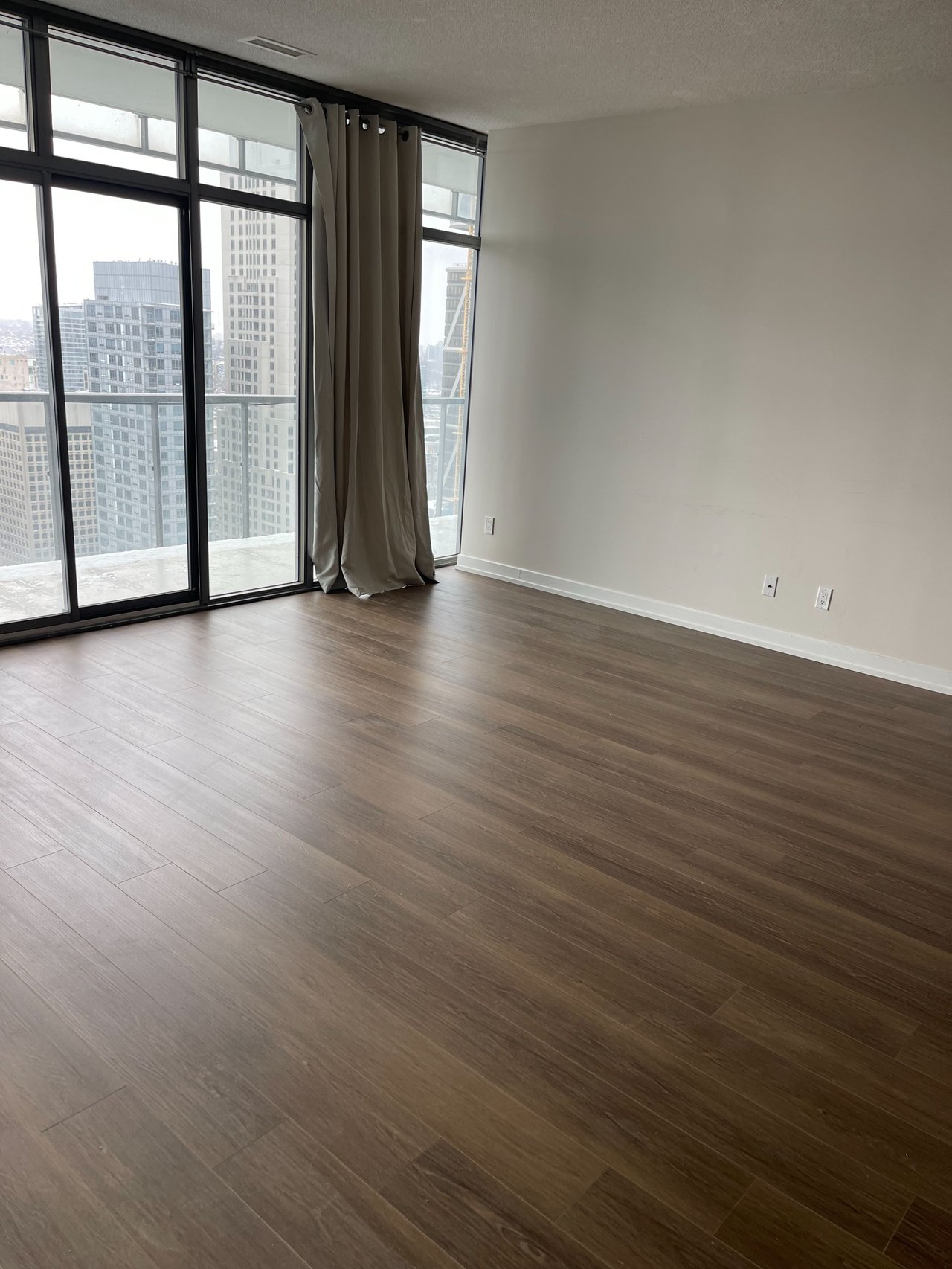 33 Charles St E Unit: 3805